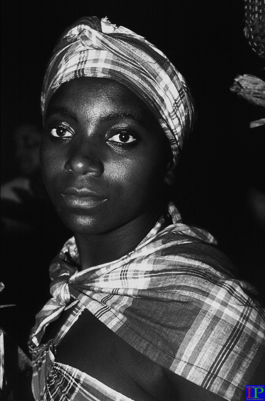 044-Paramaca - jeune fille-NB.jpg 044-Paramaca - jeune fille-NB.jpg