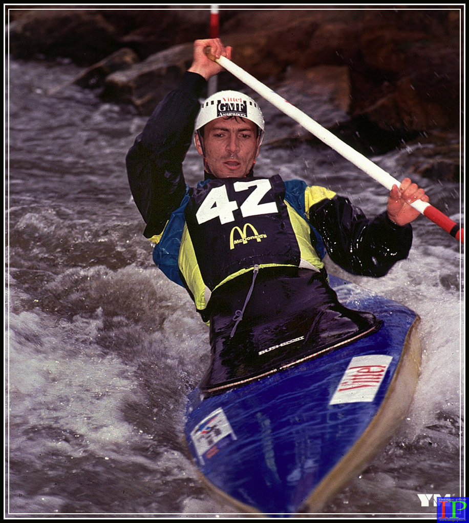 001-Kayak-BB.jpg 001-Kayak-BB.jpg